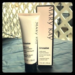 ✨Mary Kay•Timewise•Matte-Wear Foundation✨